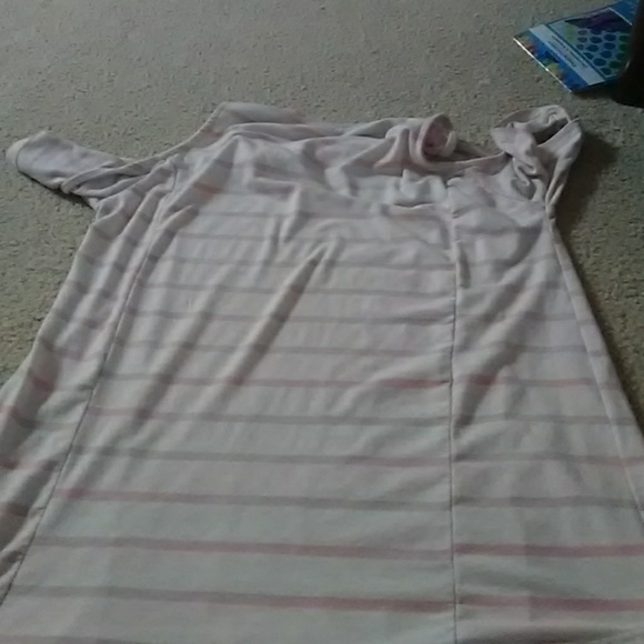 Pink and white striped shoulder hole shirt - Picture 3 of 3